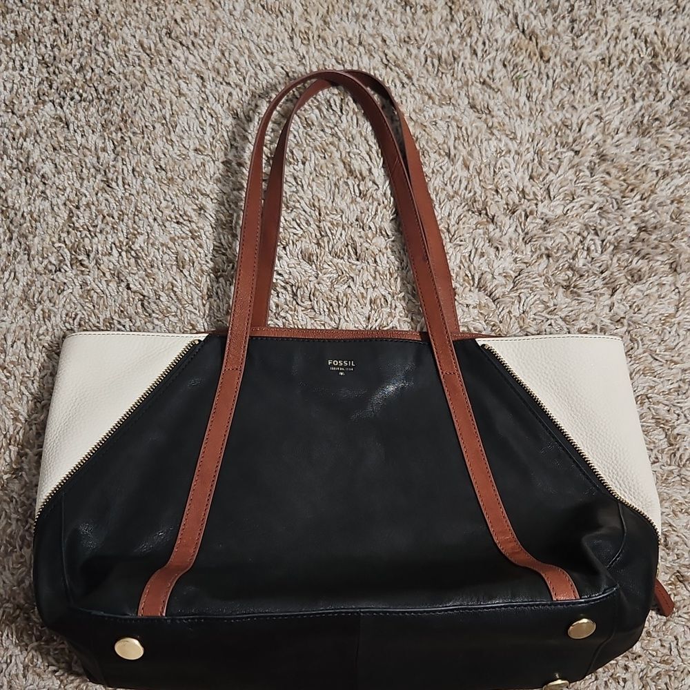 Fossil Gwen Shopper Tote – Black Goat Leather + Brown Trim, Zip Sides